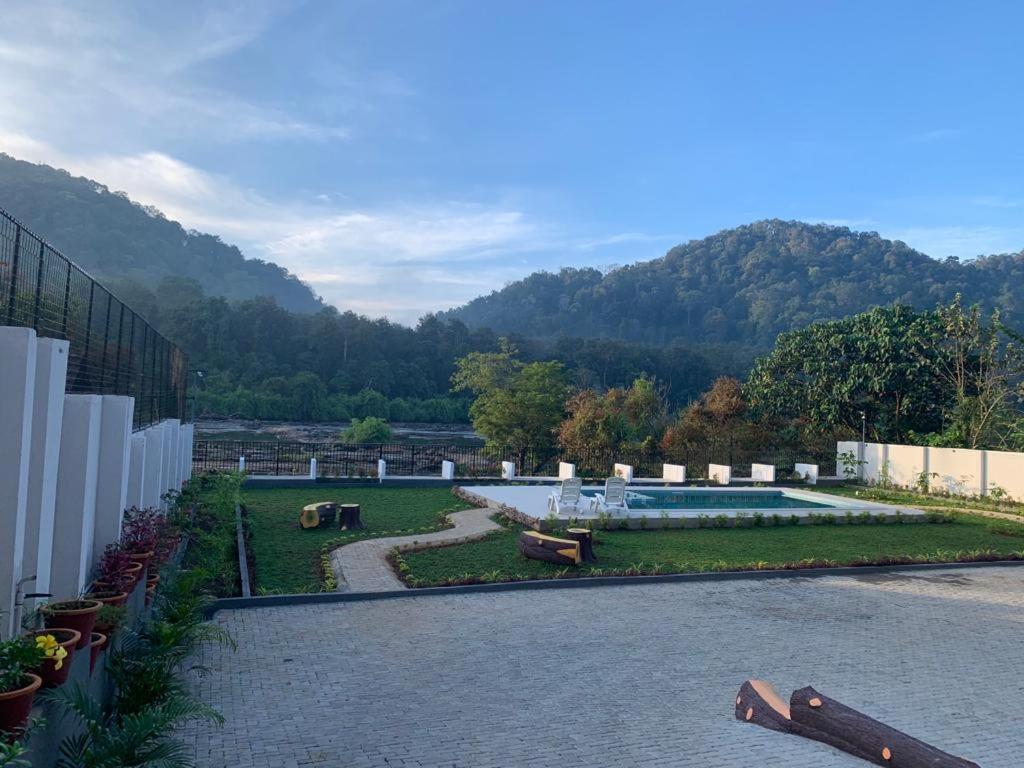 Seeheim Resorts Athirappilly Kültér fotó